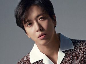 Aktor Ini Ungkap Trik Idol KPop PDKT, Bertukar Nomor HP Lewat Airdrop Aktor Ini Ungkap Trik Idol KPop PDKT, Bertukar Nomor HP Lewat Airdrop