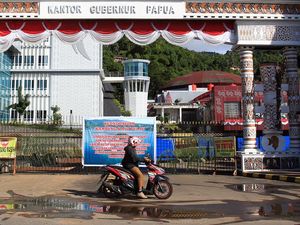 Kantor Gubernur Papua Disegel, Kenapa? Kantor Gubernur Papua Disegel, Kenapa?