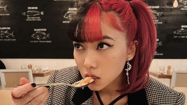 Keseruan Isyana Sarasvati Saat Kulineran di London hingga New York