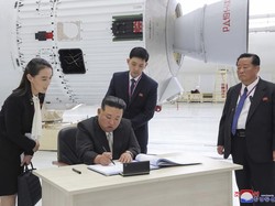 Adik Kim Jong Un Pakai Tas Dior Rp 107 Juta Saat Kunjungan ke Rusia