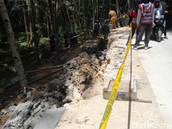 5 Fakta Reruntuhan TPT Timbun Kuli Bangunan di Pangandaran