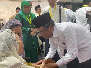 Mahfud Unggah Foto Bertemu Istri Gus Dur di Munas Alim Ulama dan Konbes NU Mahfud Unggah Foto Bertemu Istri Gus Dur di Munas Alim Ulama dan Konbes NU