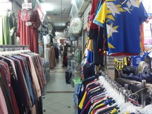 Pasar Tanah Abang Makin Sepi, Pedagang Pindah ke Online?