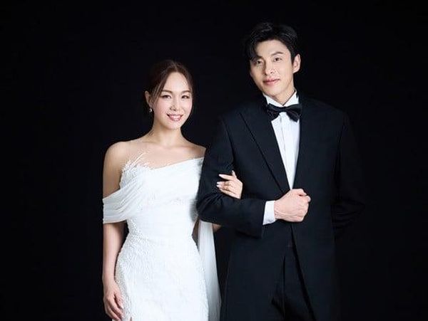 Potret Pernikahan Penyanyi Korea Lim Jeong Hee dengan Balerino Kim Hee Hyun
