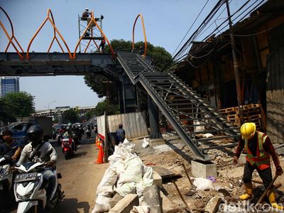 Proyek JPO Kebayoran Terus Dikebut