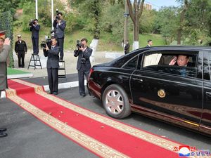 Ternyata Begini Cara Kim Jong Un Angkut Mercedes-Benz Antipelurunya ke Rusia