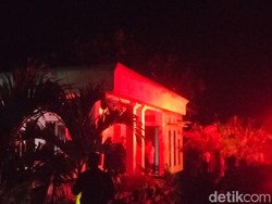Rumah Mewah Terbakar Flotim, Polisi Sempat Tembak Pintu 3 Kali