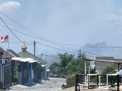 Terdampak Asap Kebakaran TPA Putri Cempo, Siswa SDN Plesungan II Dipulangkan