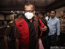 Emirsyah Satar Didakwa Rugikan Negara Rp 9,3 Triliun