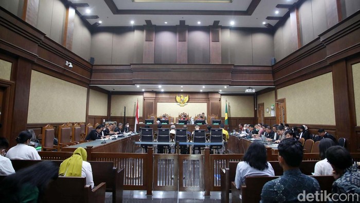 Sidang kasus korupsi BTS BAKTI Kominfo kembali digelar. 3 Terdakwa dihadirkan yakni Irwan Hermawan, Mukti Ali dan Galumbang Menak Simanjutak.