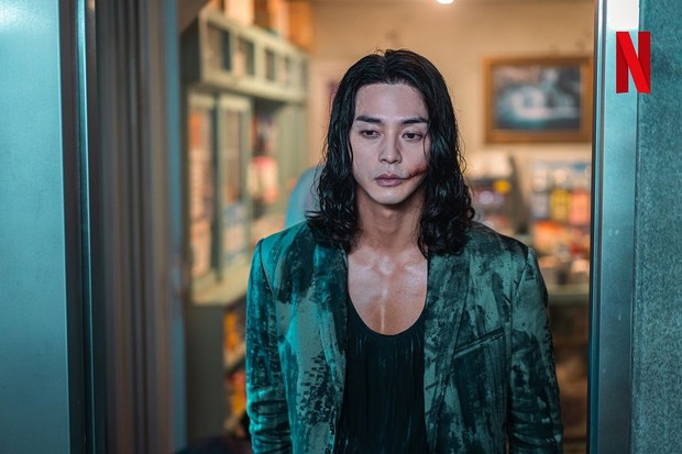 Foto aktor Kim Ji Hoon sebagai profesor choi