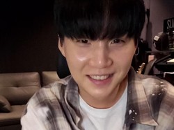 Pesan Manis Suga BTS untuk Fans Sebelum Berangkat Wamil
