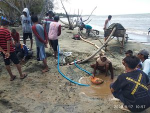 Pemprov Gorontalo Akan Tutup Lokasi Temuan Butiran Emas di Pantai Pohuwato Pemprov Gorontalo Akan Tutup Lokasi Temuan Butiran Emas di Pantai Pohuwato