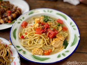 Santap Nasi Campur hingga Bakmi Godok Jawa di Resto Andre Taulany