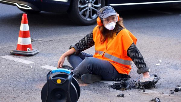 Aktivis di Jerman Lem Tangan ke Aspal, Protes Krisis Iklim