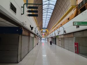 Dua Sisi Blok M: Ramai Anak Kuliner dan Konser, Sepi buat Penjual Barang