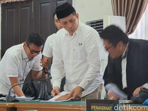 Bupati Kepulauan Meranti Nonaktif Dituntut Penjara 9 Tahun di Kasus Korupsi Bupati Kepulauan Meranti Nonaktif Dituntut Penjara 9 Tahun di Kasus Korupsi