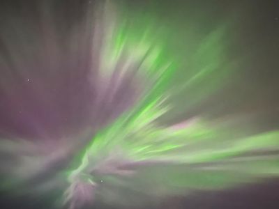 Fenomena Aurora Borealis Menari-nari di Langit Kanada
