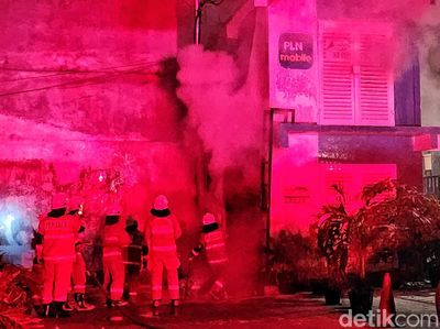 Foto-foto Gardu PLN di Jalan Ahmad Dahlan Gandaria Jaksel Terbakar