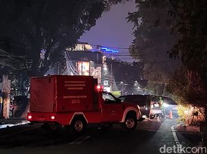 Kebakaran di Gardu Jalan Ahmad Dahlan Padam, Listrik Kembali Normal Kebakaran di Gardu Jalan Ahmad Dahlan Padam, Listrik Kembali Normal