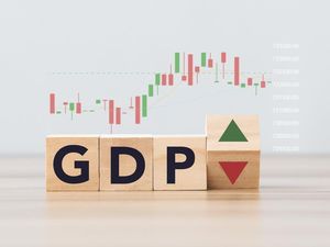 Stafsus Jokowi Pastikan Defisit APBN Pertama Prabowo di Bawah 3% Stafsus Jokowi Pastikan Defisit APBN Pertama Prabowo di Bawah 3%