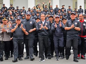 Momen Jokowi Lepas Kontingen Indonesia ke Asian Games Momen Jokowi Lepas Kontingen Indonesia ke Asian Games