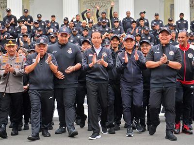 Momen Jokowi Lepas Kontingen Indonesia ke Asian Games