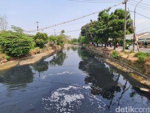 Air di Bekasi Tercemar Limbah, Warga Diminta Lapor Jika Ada Keluhan Gatal Air di Bekasi Tercemar Limbah, Warga Diminta Lapor Jika Ada Keluhan Gatal