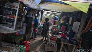 Kegelisahan Warga Kampung Bayam Jelang Pembongkaran Tenda Darurat
