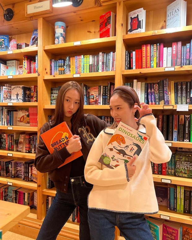 Krystal dan Jessica Jung di New York, September 2023