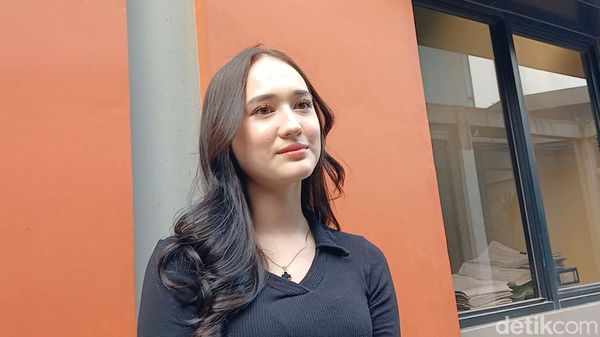 5 Potret Laura Moane Akui Tengah Dekat Gitu Saja dengan Al Ghazali