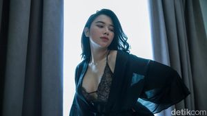 7 Gaya Seksi Lisa Oktaviani Aspri Hotman Paris Pakai Lingerie
