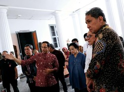 Momen Megawati Ditemani Nadiem Tinjau Museum Nasional yang Terbakar