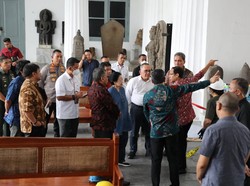Tinjau Museum Nasional Usai Kebakaran, Mega Kenang Momen Rawat Keramik Kuno