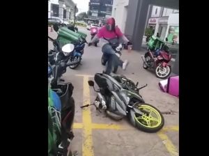 Duh! Ojol Sengaja Rusak Motor yang Mau Ditarik Leasing Gegara Nunggak 3 Tahun Duh! Ojol Sengaja Rusak Motor yang Mau Ditarik Leasing Gegara Nunggak 3 Tahun