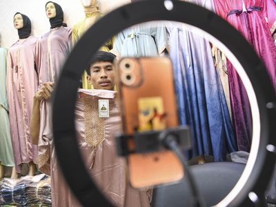 Ini Tanah Abang atau e-Commerce?