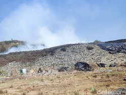 Kebakaran TPA Jatibarang Semarang Belum Padam, Asap Masih Terlihat
