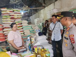 Agen Beras di Klungkung Keluhkan Pasokan Turun-Harga Melejit