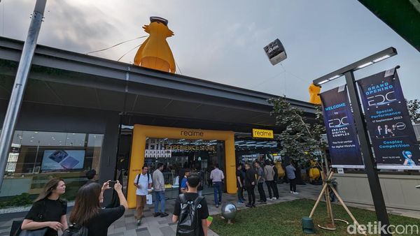 Berkunjung ke Toko Terbesar Realme di Asia Tenggara