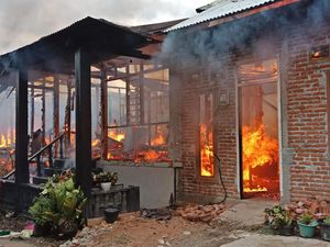 8 Rumah di Banda Aceh Terbakar, 1 Warga Terluka 8 Rumah di Banda Aceh Terbakar, 1 Warga Terluka