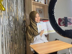 Kisah Guru Honorer Wujudkan Mimpi Lewat Shopee Affiliate Program