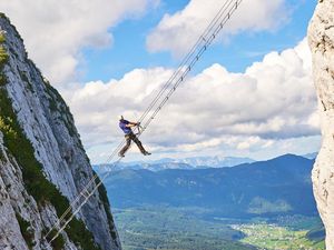 Ini Stairway To Heaven Betulan, Turis Tewas Jatuh Saat Naik Tangga