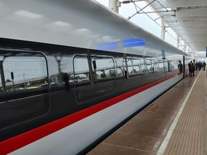 Tarif Kereta Cepat Kelas Ekonomi Diusulkan Rp 300.000-Rp 350.000 Tarif Kereta Cepat Kelas Ekonomi Diusulkan Rp 300.000-Rp 350.000