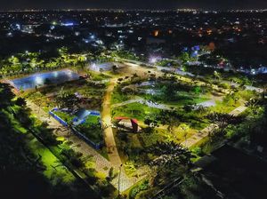 Main ke Taman Cahaya Surabaya Yuk: Ruang Hijaunya Sungguh menyegarkan Main ke Taman Cahaya Surabaya Yuk: Ruang Hijaunya Sungguh menyegarkan