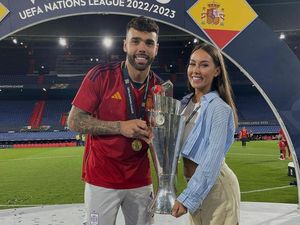 Potret Cantik WAG Baru Arsenal, Pacar David Raya yang Dulu Kerja di Klub