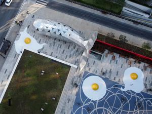 Telur Ceplok Raksasa Hiasi Alun-alun Sao Paulo Brasil Telur Ceplok Raksasa Hiasi Alun-alun Sao Paulo Brasil