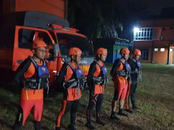 Remaja Hilang Terseret Arus Saat Asyik Berenang di Sungai Batang Tebo