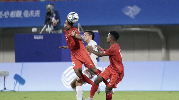 Timnas Indonesia U-24 melawan Kirgistan pada pertandingan pertama Grup F Asian Games 2023 di Stadion Zhejiang Normal University East, Selasa (19/9).