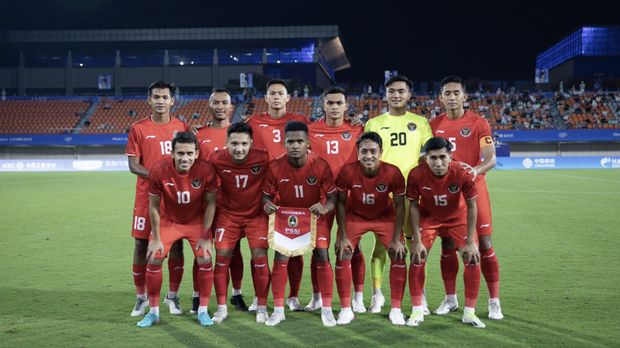 Timnas Indonesia U-24 melawan Kirgistan pada pertandingan pertama Grup F Asian Games 2023 di Stadion Zhejiang Normal University East, Selasa (19/9).