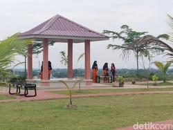 Meski Dekat Tempat Sampah, Taman Ini Diserbu Warga Medan yang Butuh Hiburan